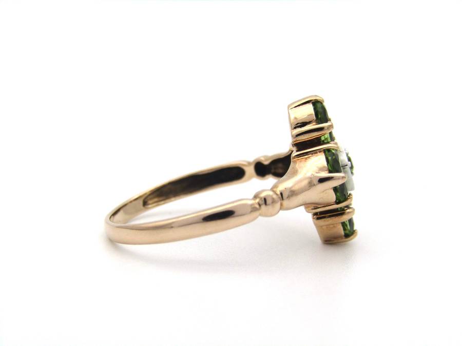 9K gold vintage peridot ring.
