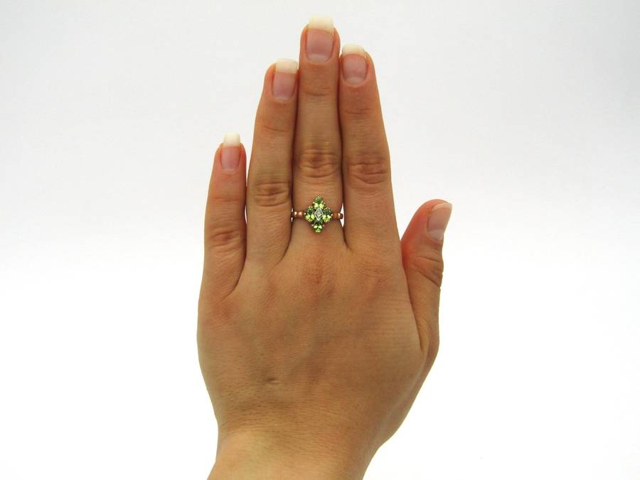 9K gold vintage peridot ring.