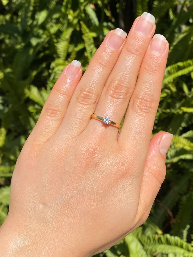 18K gold solitaire diamond ring, circa 1970's.