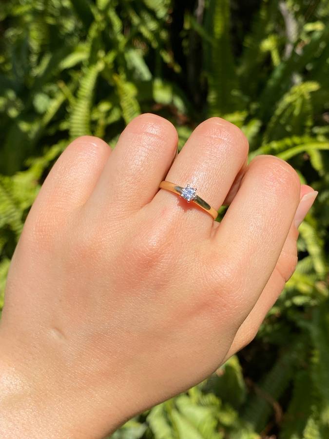 18K gold solitaire diamond ring, circa 1970's.