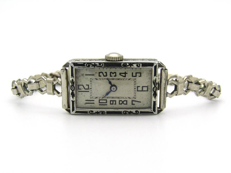 18K gold Art Deco wristwatch, America, circa 1920.