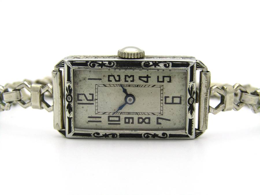 18K gold Art Deco wristwatch, America, circa 1920.