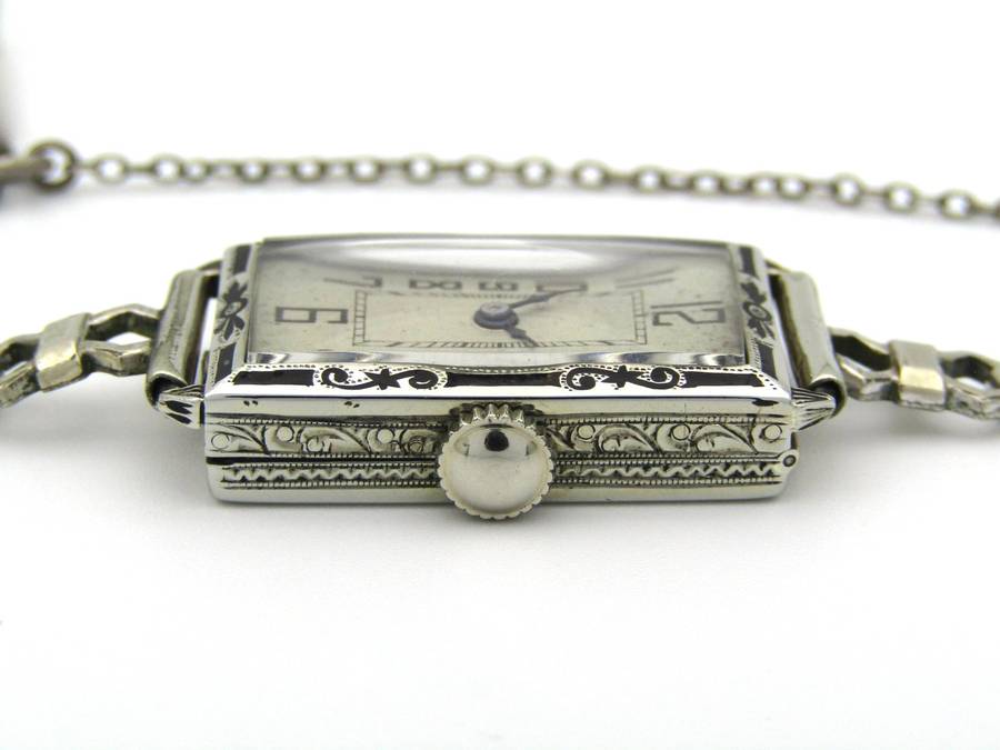 18K gold Art Deco wristwatch, America, circa 1920.