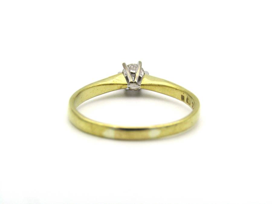 18K gold solitaire diamond ring, circa 1970's.