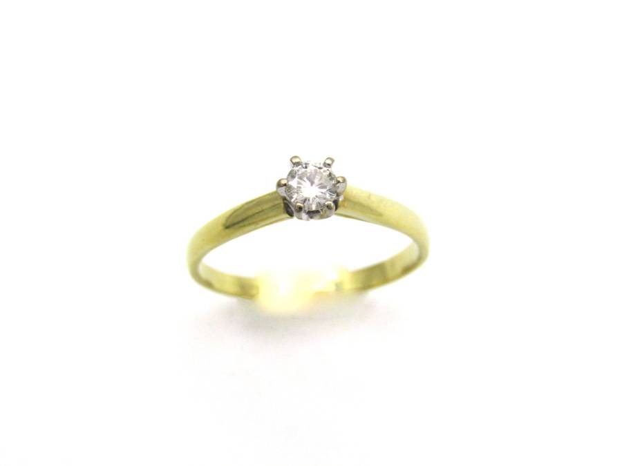 18K gold solitaire diamond ring, circa 1970's.