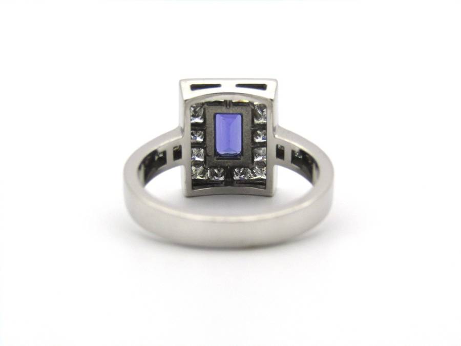 18K gold tanzanite and diamond ring.