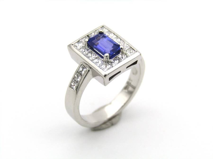 18K gold tanzanite and diamond ring.