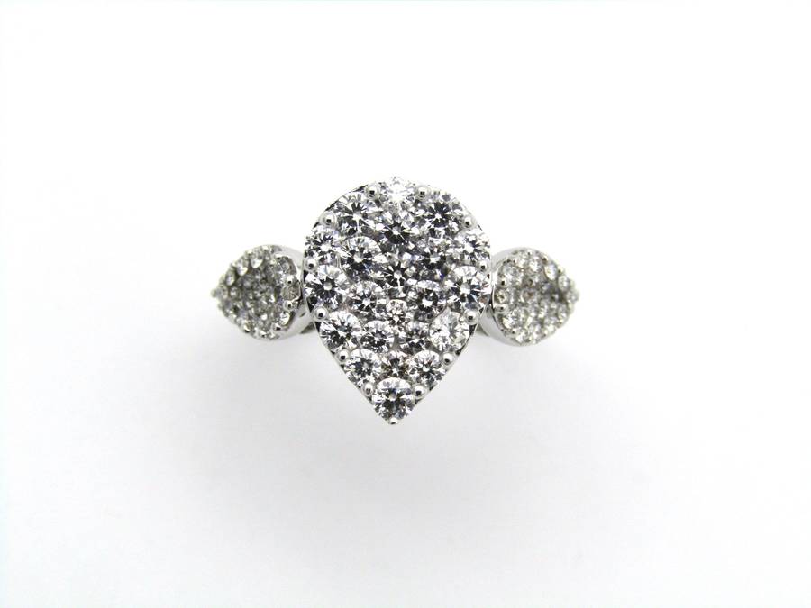 18K gold diamond cluster ring.