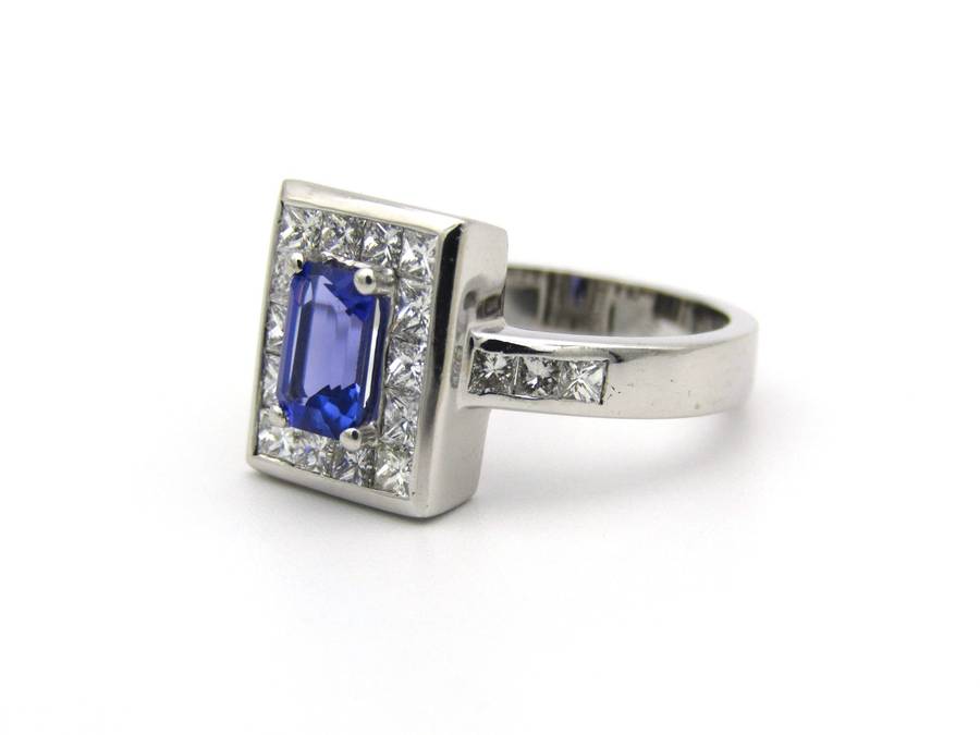 18K gold tanzanite and diamond ring.