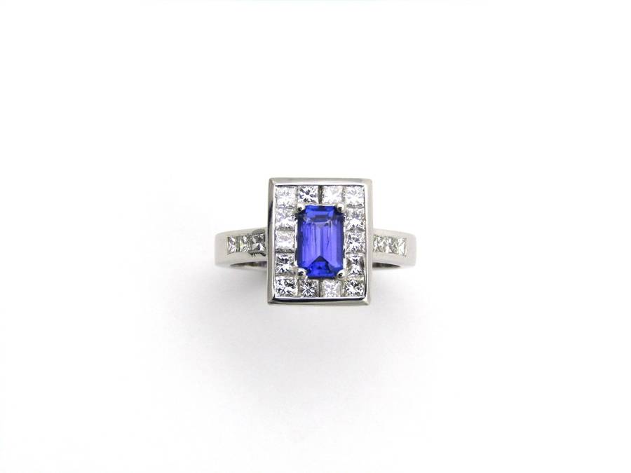 18K gold tanzanite and diamond ring.