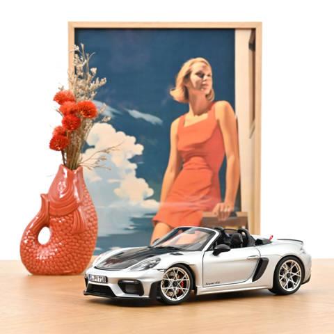 Porsche 718 Spyder RS w/ Weissach Pack 2023 GT-Silvermetallic 1:18 Norev