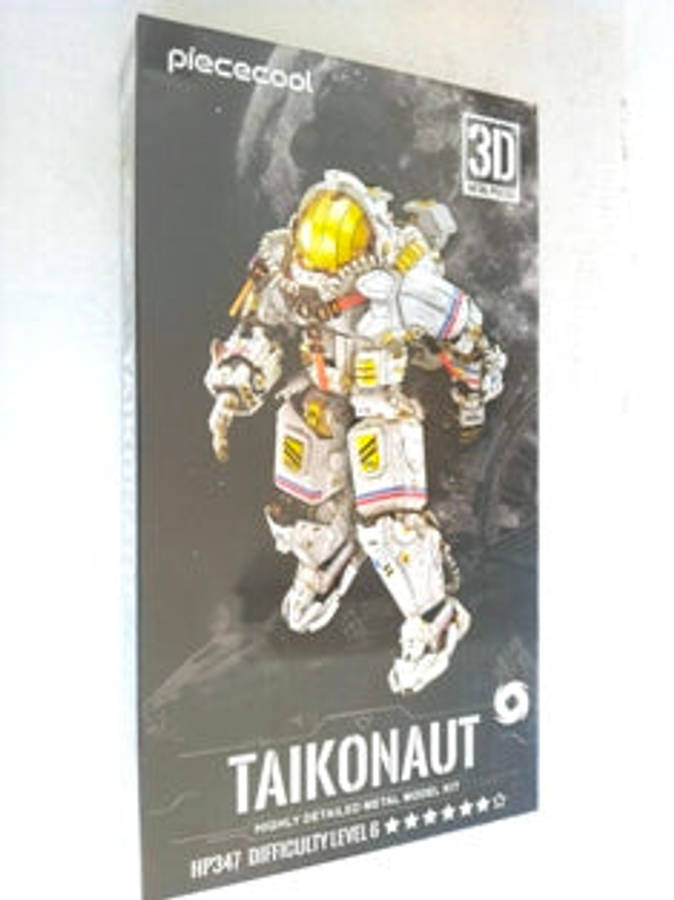 TAIKONAUT ASTRONAUT M/MODEL PNTED L13XW12.5XH21.5CM 515 PART