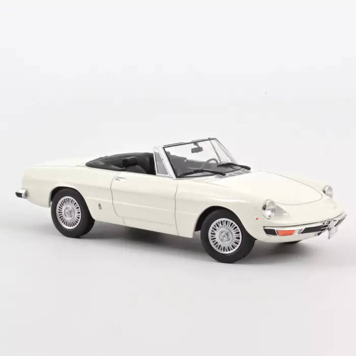 Alfa Romeo 2000 Spider 1978 White 1:18, DIECAST CAR, COLLECTABLE CAR.