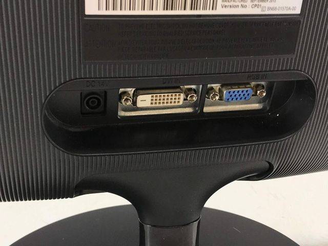 **BARGAIN BUY** MINT SAMSUNG 20` LED MONITOR - WORTH R2000- GRAB IT @ JUST R799!!!!