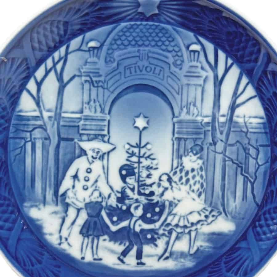 Royal Copenhagen Christmas At Tivoli Plate 1990