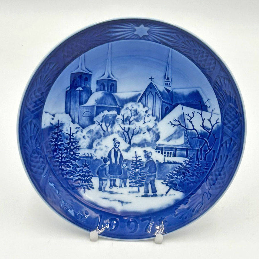 Royal Copenhagen Roskilde Cathedral Christmas Plate 1997