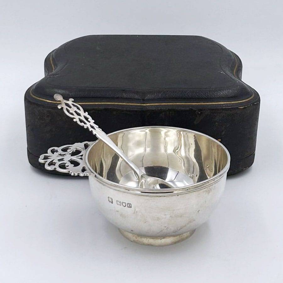Hallmarked Porringer London 1900 Edward and Sons