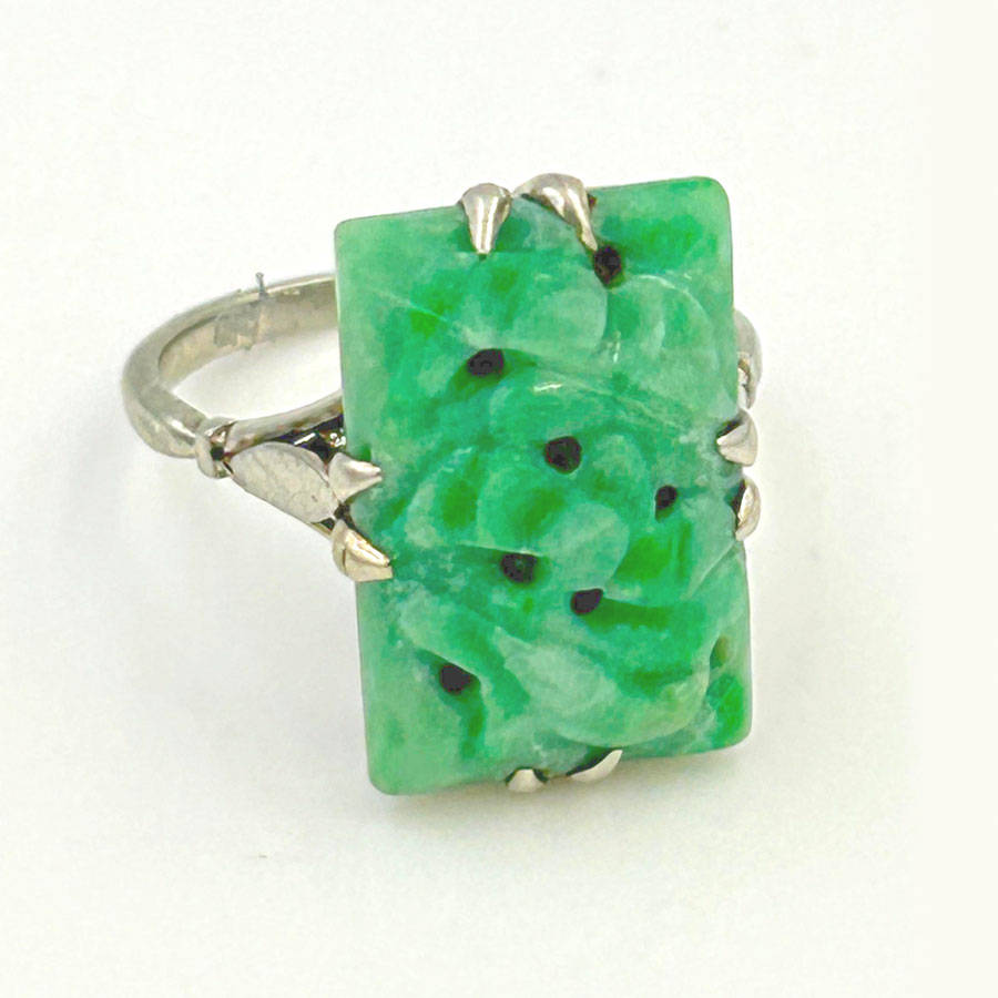18ct White Gold Ring Set With Carved Jade