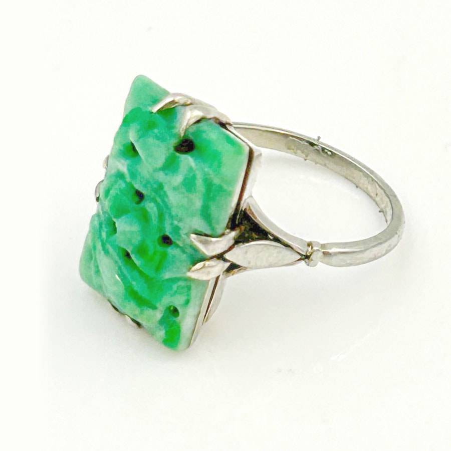 18ct White Gold Ring Set With Carved Jade