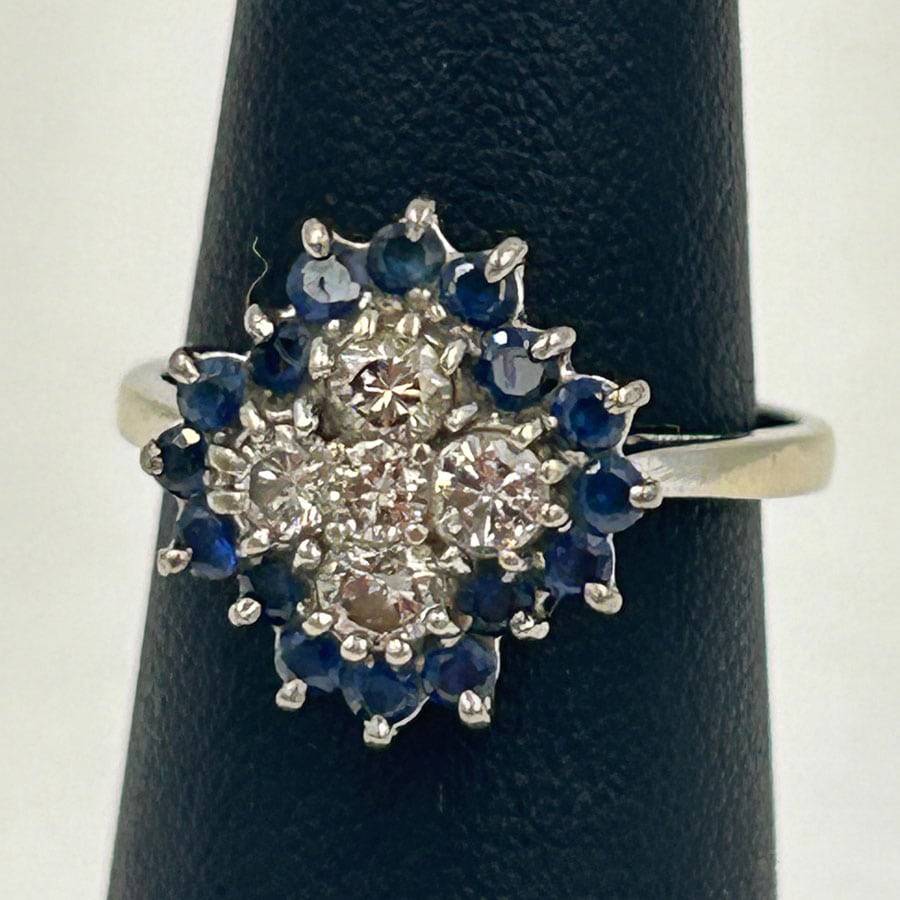 18ct Gold Diamond And Sapphire Cluster Ring