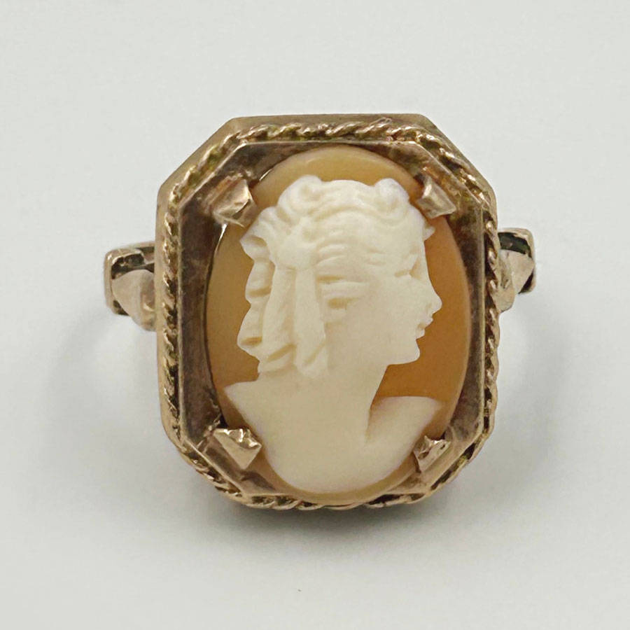 9ct Gold Lady Cameo Carved Conch Shell Ring