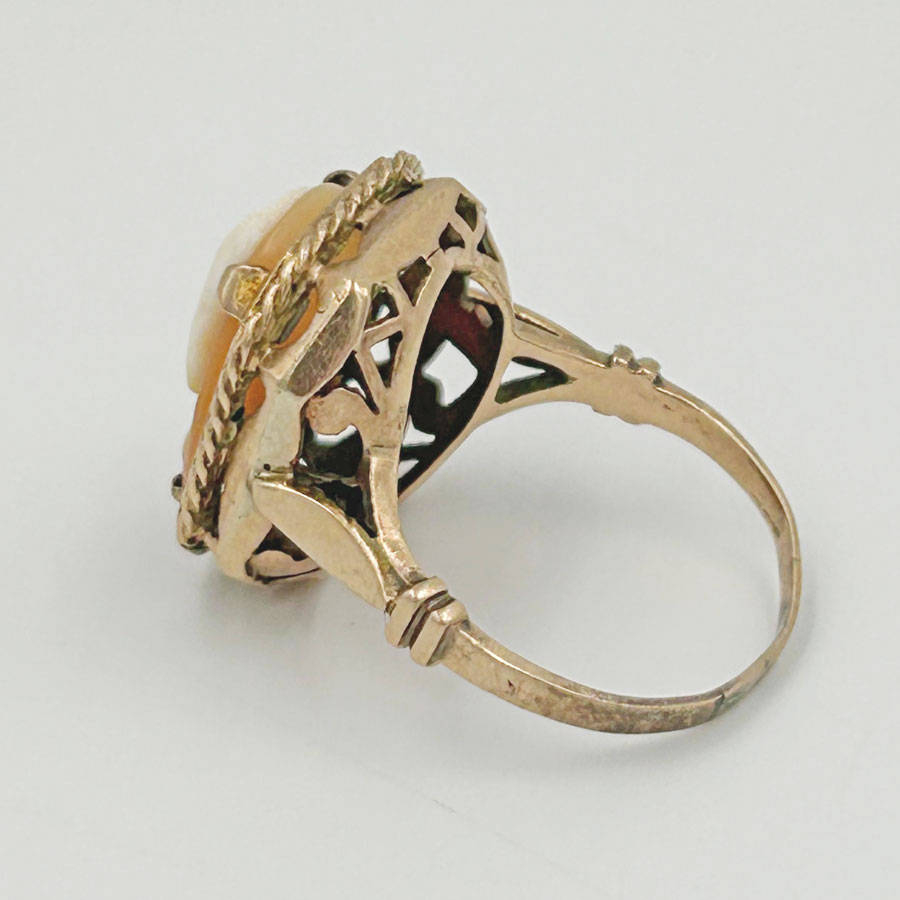 9ct Gold Lady Cameo Carved Conch Shell Ring