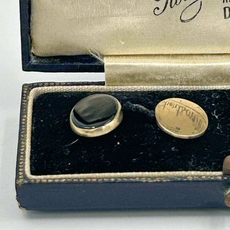 9ct Gold and Onyx Pair Cufflinks Boxed