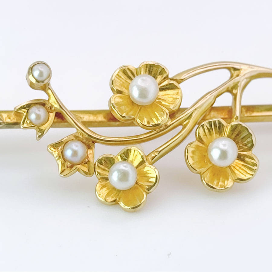 Edwardian 14ct Gold Seed Pearl Daisy Friendship Brooch c1900