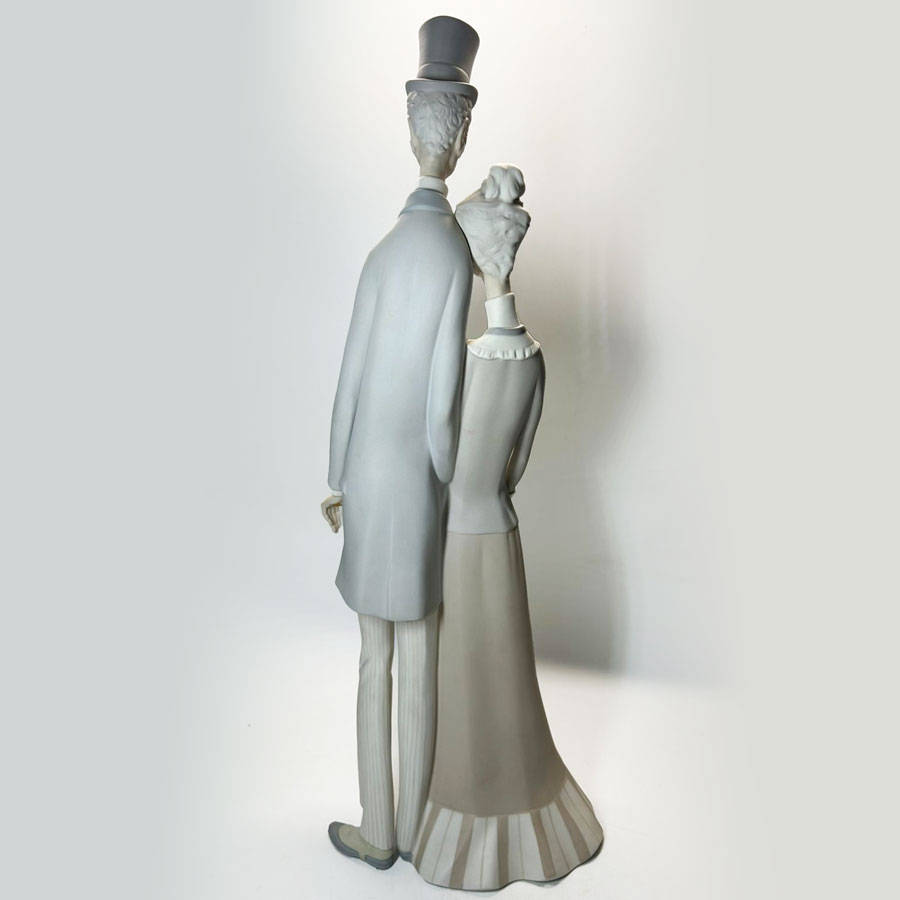 Lladro Figurine Edwardian Couple With Top Hat and Umbrella 130