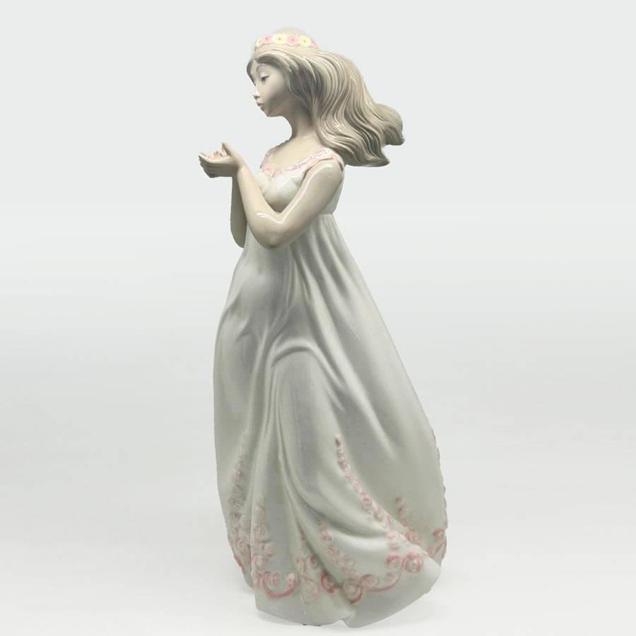 Nao By Lladro Large Figurine Lady Holding Flower