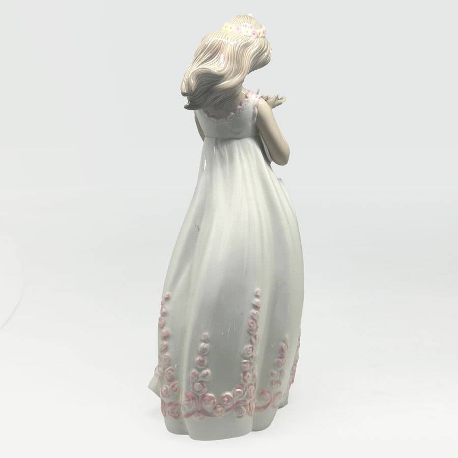 Nao By Lladro Large Figurine Lady Holding Flower
