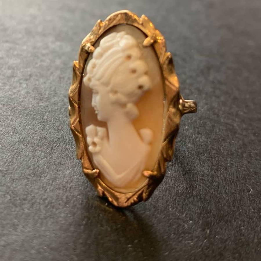 9ct Gold Conch Shell Lady Cameo Ring