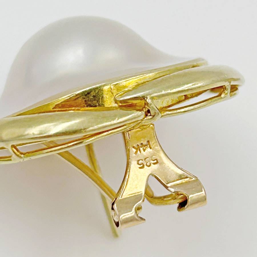 Pair 14ct Mabé Pearl Earrings