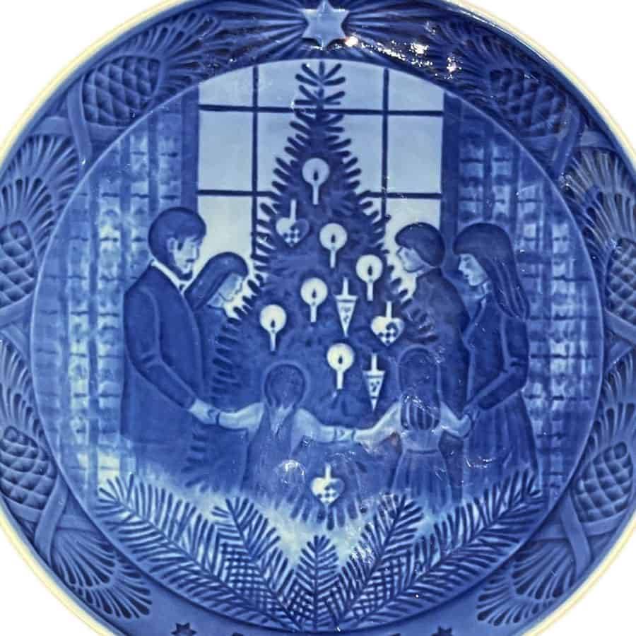 Royal Copenhagen Merry Christmas Christmas Plate 1983
