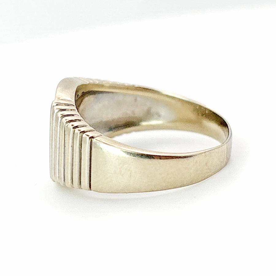 18ct Gold Diamond Ring With Reeded Shoulders