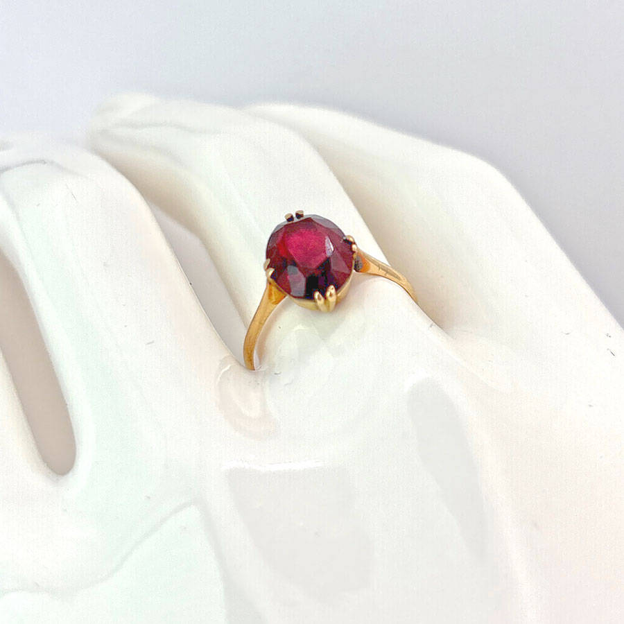18ct Solitaire Garnet Ring