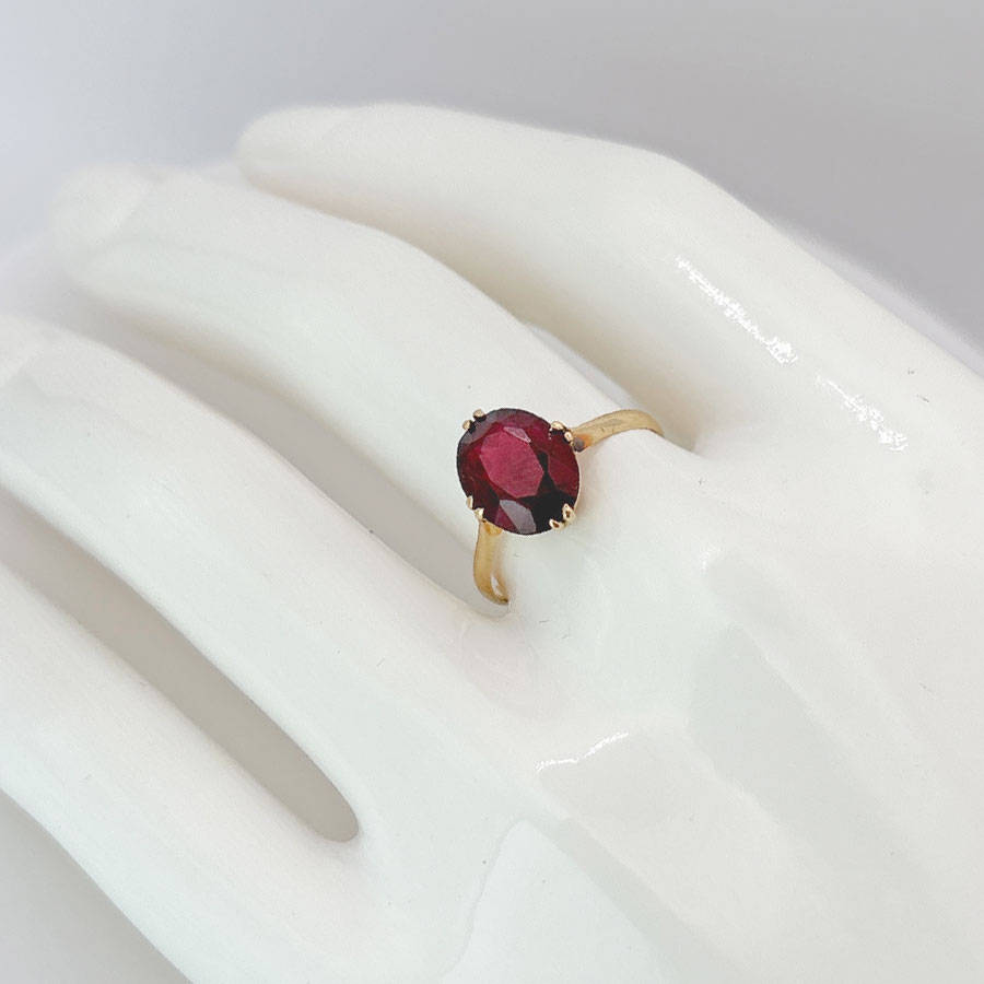 18ct Solitaire Garnet Ring