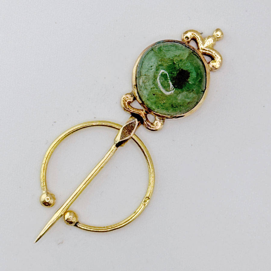 18ct Gold Cabochon Jade Pin Brooch