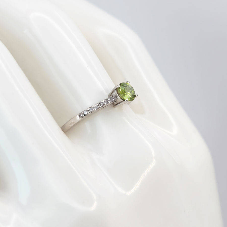 9ct Gold Peridot and Diamond Ring