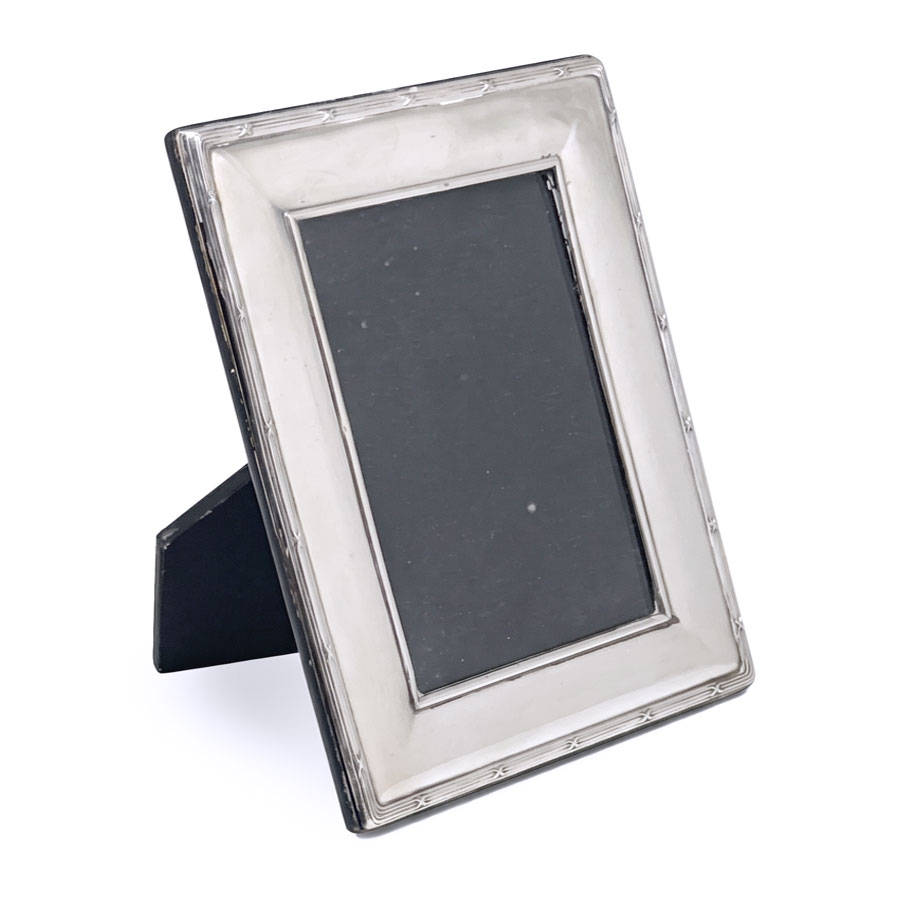 Carrs Silver Elizabeth II Picture Frame Sheffield Reeded Border