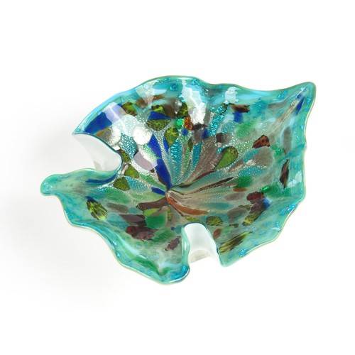 855 - A DECORATIVE GLASS DISH