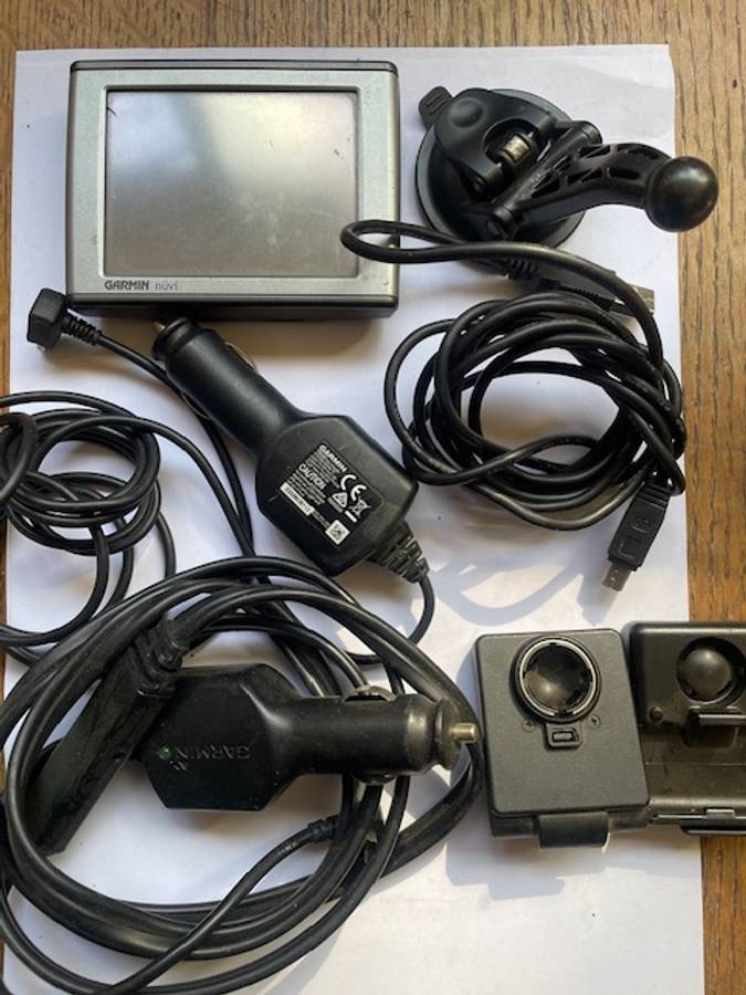 Garmin Nuvi 300 GPS Navigator with Accessories