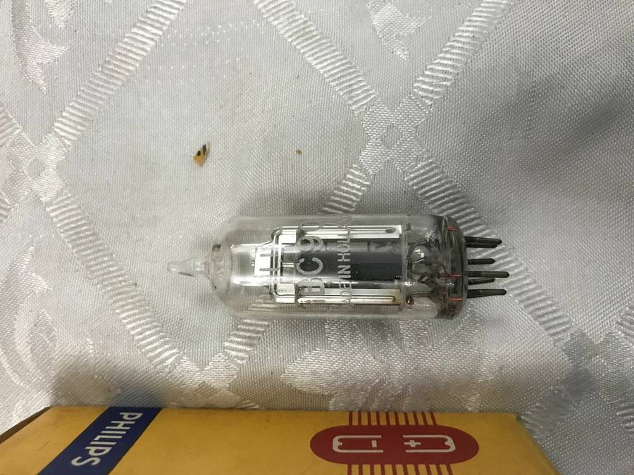 1pc Philips 12AT6/HBC90 Vacuum Tube. In original box. NOS. Vintage.