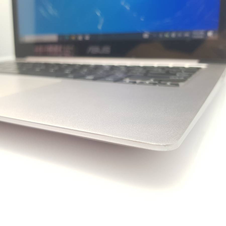 Asus ZenBook 13 UX303U "Core i7" 2.50GHz 8GB RAM 128GB SSD Cracked Screen Brown