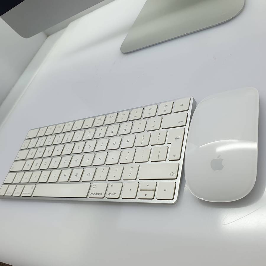 iMac 27-Inch "Core i5" 3.2GHz (5K, 2015) 8GB RAM 1TB Fusion Drive Silver (12 Month Warranty) Bund...