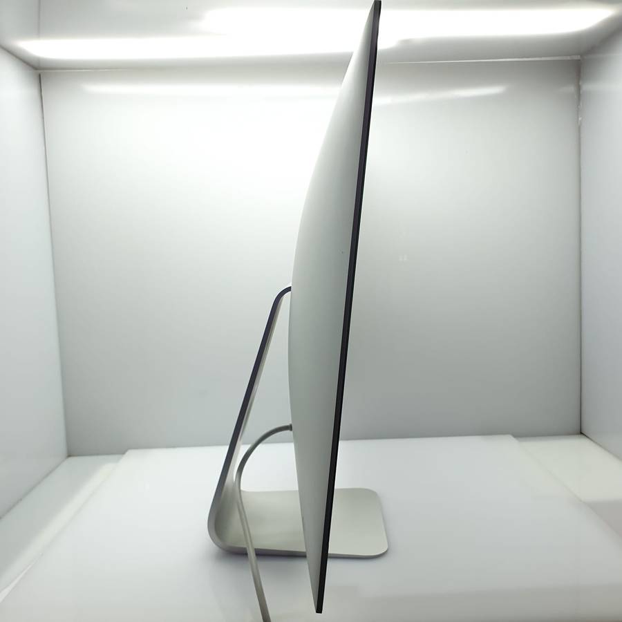 iMac 27-Inch "Core i5" 3.2GHz (5K, 2015) 8GB RAM 1TB Fusion Drive Silver (12 Month Warranty) Bund...