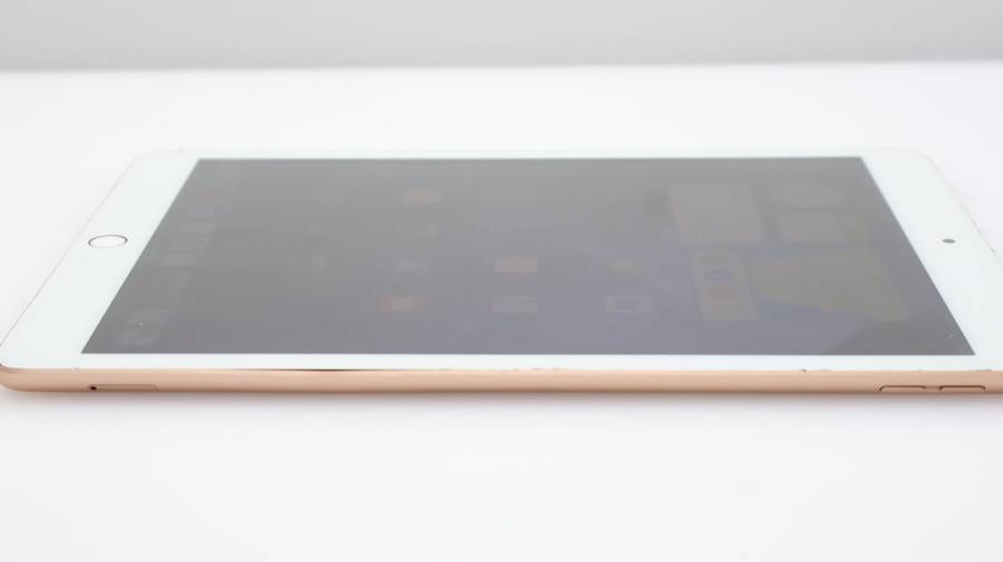 iPad 10.2" 8th Gen ( Wi-Fi/Cellular) 128GB Minor Back Light Issue Rose Gold
