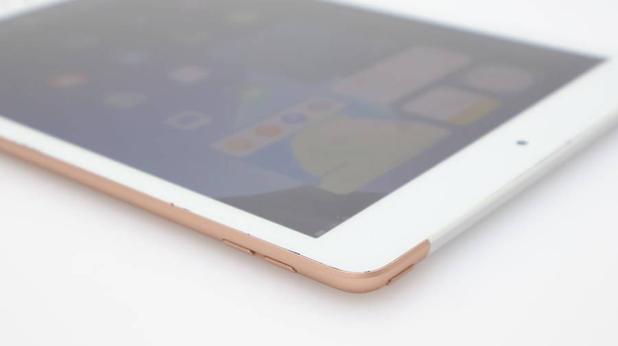 iPad 10.2" 8th Gen ( Wi-Fi/Cellular) 128GB Minor Back Light Issue Rose Gold