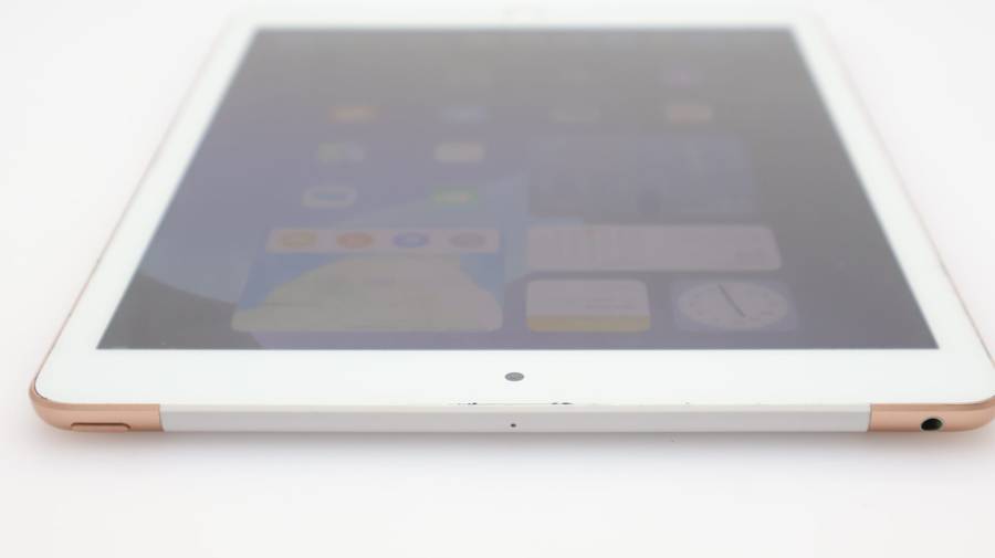 iPad 10.2" 8th Gen ( Wi-Fi/Cellular) 128GB Minor Back Light Issue Rose Gold
