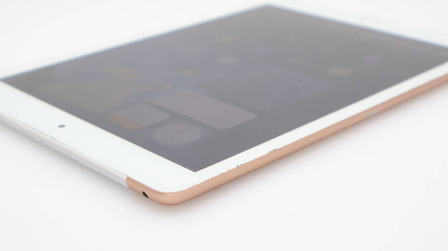 iPad 10.2" 8th Gen ( Wi-Fi/Cellular) 128GB Minor Back Light Issue Rose Gold